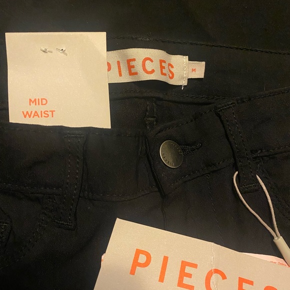 🎉3 for $20 NWT Pieces Mid Rise Black Jeans M - Picture 7 of 7